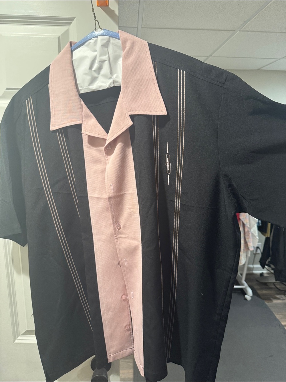 Lansky Bros. Men's Two-Tone Black and Pink Short-Sleeve Button Shirt
